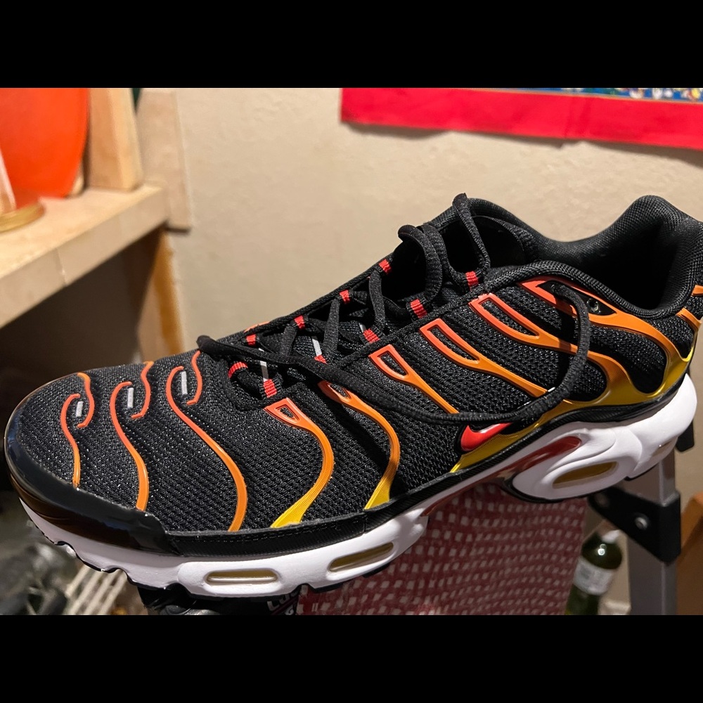 Brand new worn 5 times-W/box11.5………size